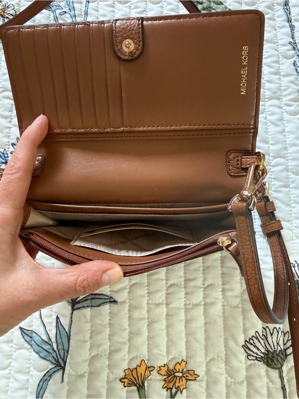 Michael Kors Jet Set Charm Small Phone Tan Pebbled Leather Crossbody Wallet - Picture 4 of 8